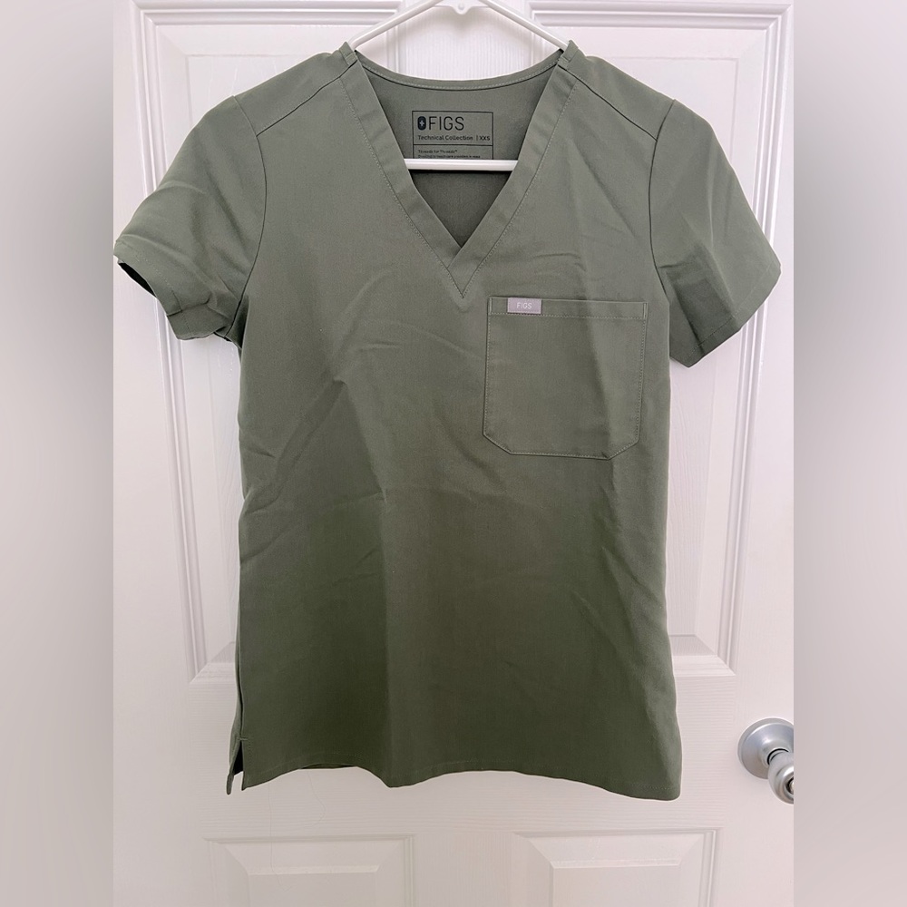 Olive Figs Catarina Scrub Top